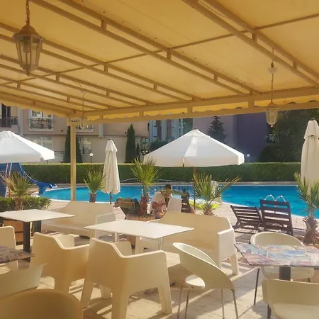 студио_рейнбоу Apartman Napospart
